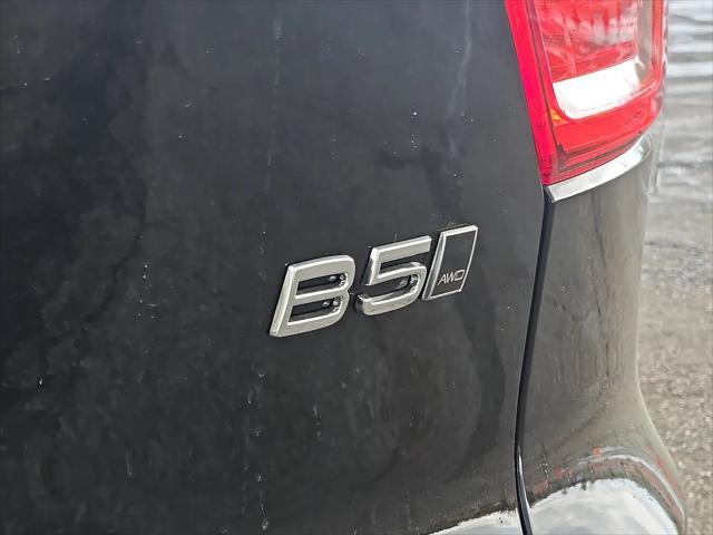 2026 Volvo XC40 Plus, B5 AWD Gas (mild hybrid), Dark