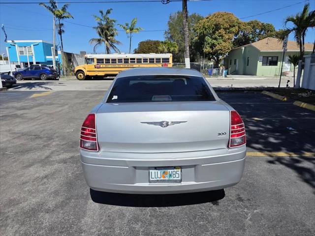 2005 Chrysler 300 Base