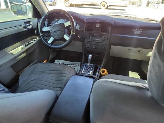 2005 Chrysler 300 Base