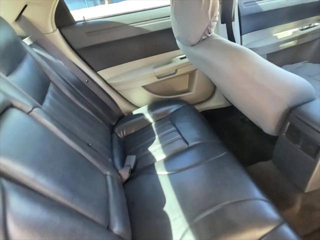 2005 Chrysler 300 Base