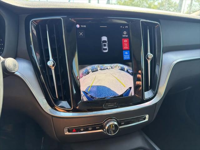 2024 Volvo S60 B5 Core Dark Theme