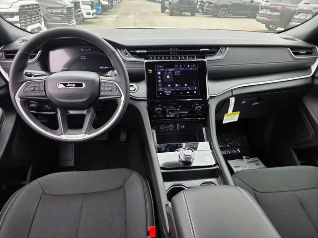 2026 Jeep Grand Cherokee Altitude 4x2
