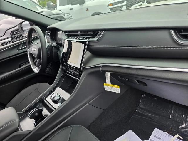 2026 Jeep Grand Cherokee Altitude 4x2