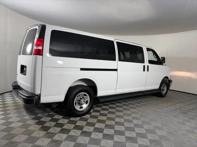2025 Chevrolet Express Passenger RWD 3500 Extended Wheelbase LT