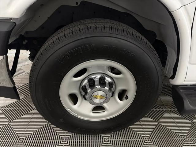 2025 Chevrolet Express Passenger RWD 3500 Extended Wheelbase LT