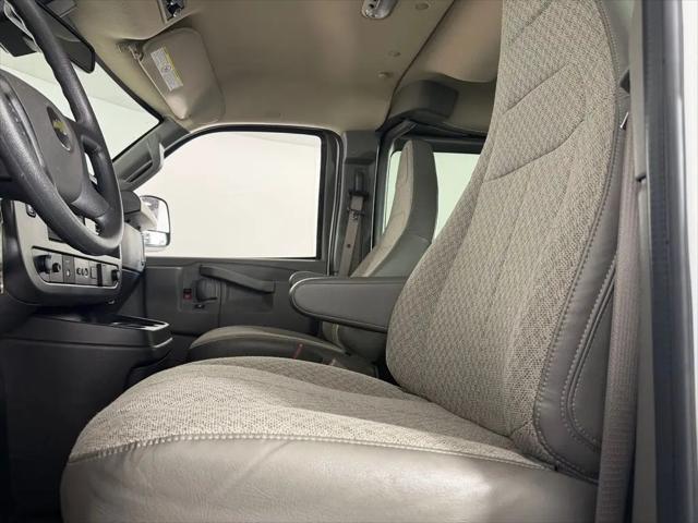 2025 Chevrolet Express Passenger RWD 3500 Extended Wheelbase LT