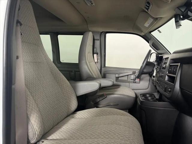 2025 Chevrolet Express Passenger RWD 3500 Extended Wheelbase LT