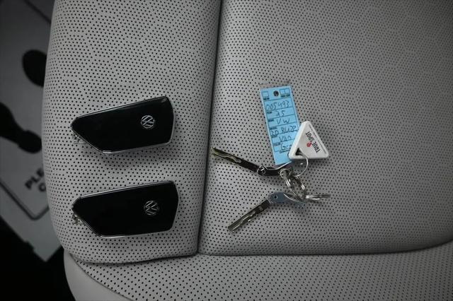 2025 Volkswagen ID. Buzz 1st Edition with 4MOTION