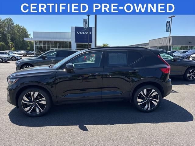 2025 Volvo XC40 B5 Plus Dark Theme