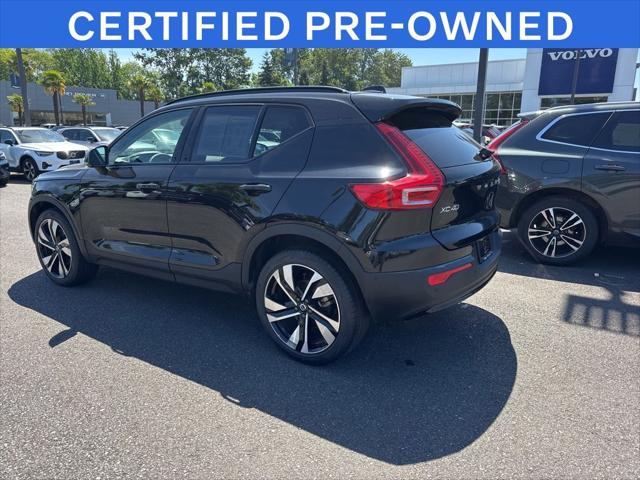 2025 Volvo XC40 B5 Plus Dark Theme