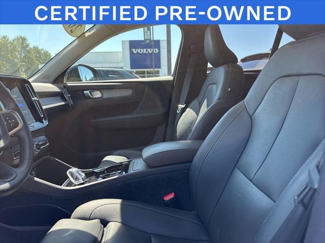 2025 Volvo XC40 B5 Plus Dark Theme