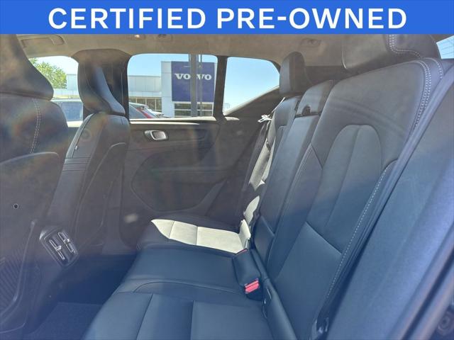 2025 Volvo XC40 B5 Plus Dark Theme