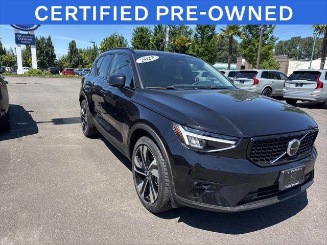 2025 Volvo XC40 B5 Plus Dark Theme