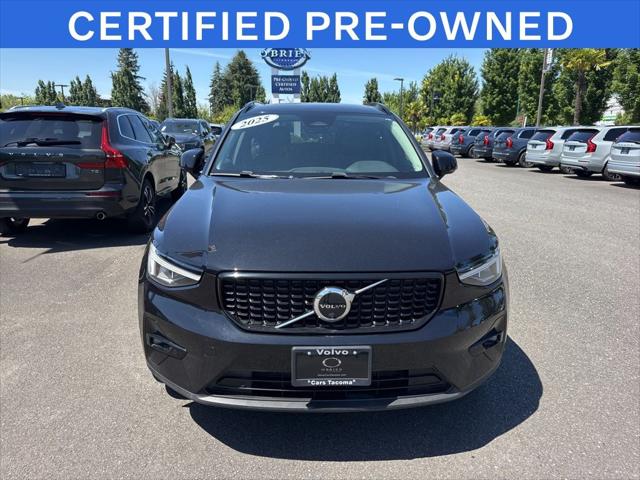 2025 Volvo XC40 B5 Plus Dark Theme