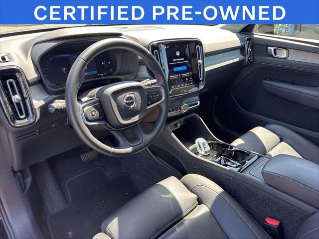 2025 Volvo XC40 B5 Plus Dark Theme