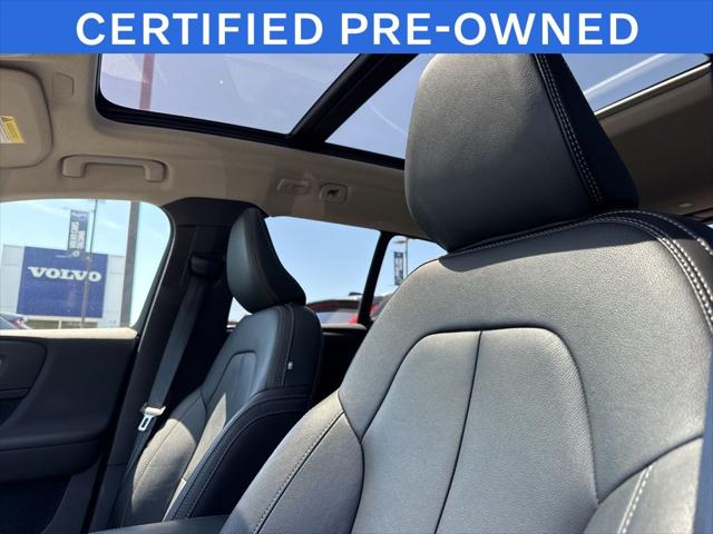 2025 Volvo XC40 B5 Plus Dark Theme