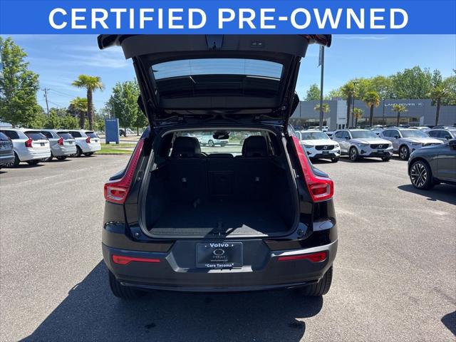 2025 Volvo XC40 B5 Plus Dark Theme