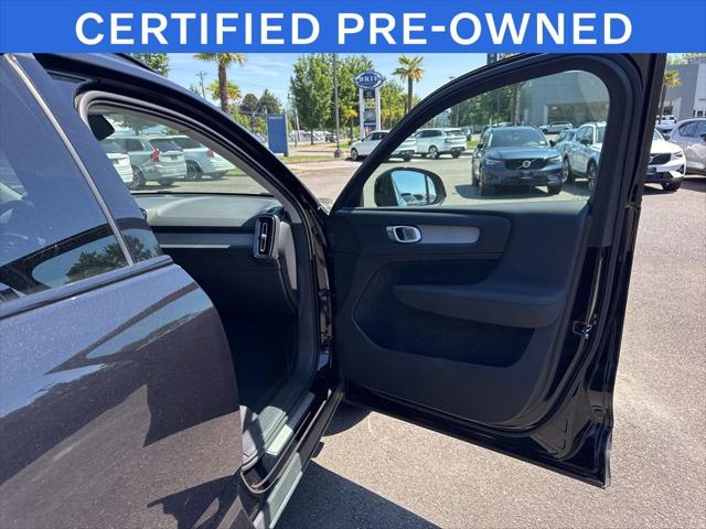 2025 Volvo XC40 B5 Plus Dark Theme