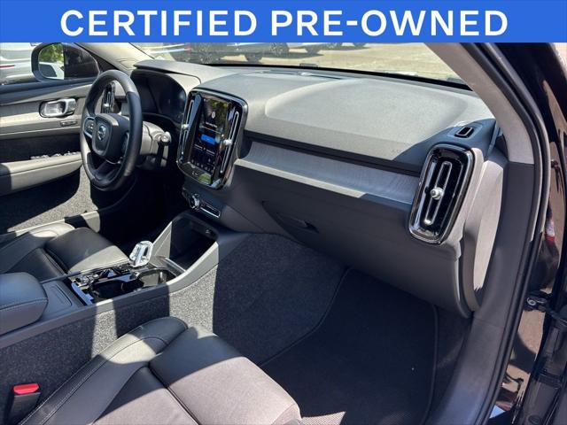 2025 Volvo XC40 B5 Plus Dark Theme