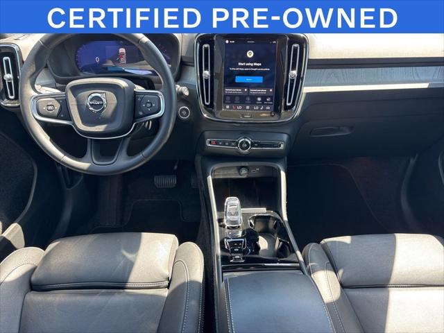 2025 Volvo XC40 B5 Plus Dark Theme