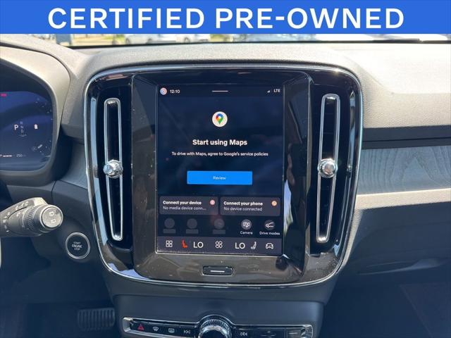 2025 Volvo XC40 B5 Plus Dark Theme