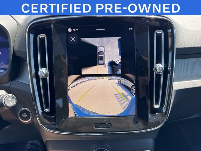 2025 Volvo XC40 B5 Plus Dark Theme