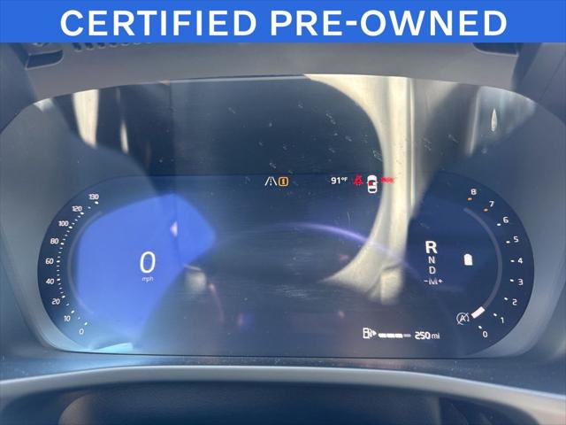 2025 Volvo XC40 B5 Plus Dark Theme