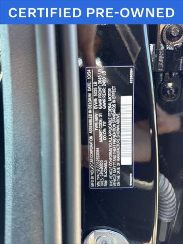 2025 Volvo XC40 B5 Plus Dark Theme