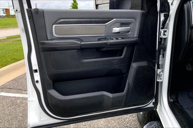 2022 Ram 3500 Big Horn Crew Cab 4x4 8' Box