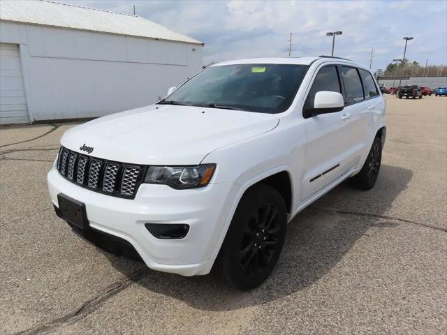 2022 Jeep Grand Cherokee Laredo X 4x4 for sale in Berlin, WI