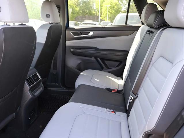 2025 Volkswagen Atlas Cross Sport 2.0T SEL R-Line Black