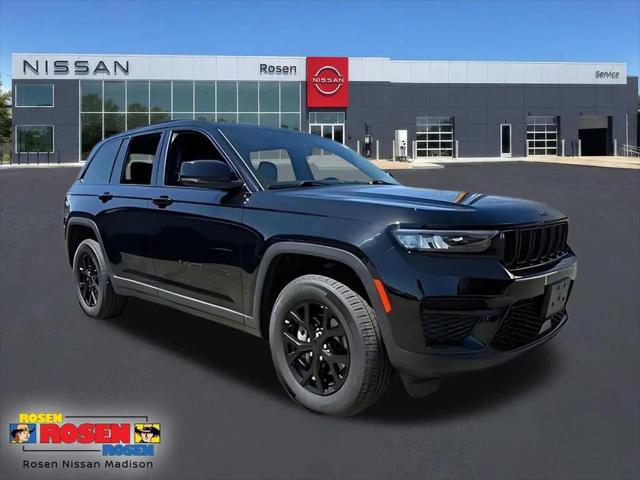 2025 Jeep Grand Cherokee Altitude 4x4 for sale in Madison, WI