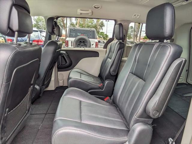 2014 Chrysler Town & Country Touring