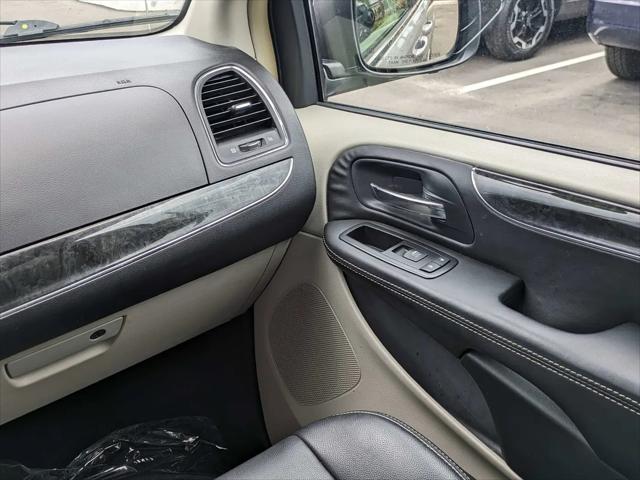 2014 Chrysler Town & Country Touring