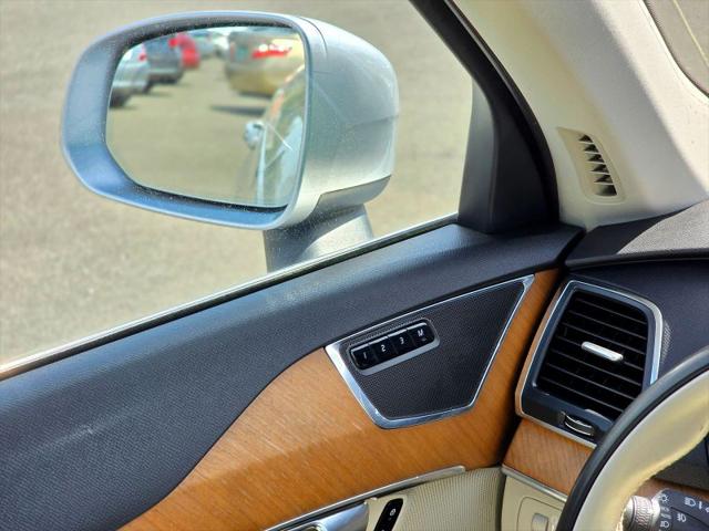 2021 Volvo XC90 T6 Momentum 7 Passenger