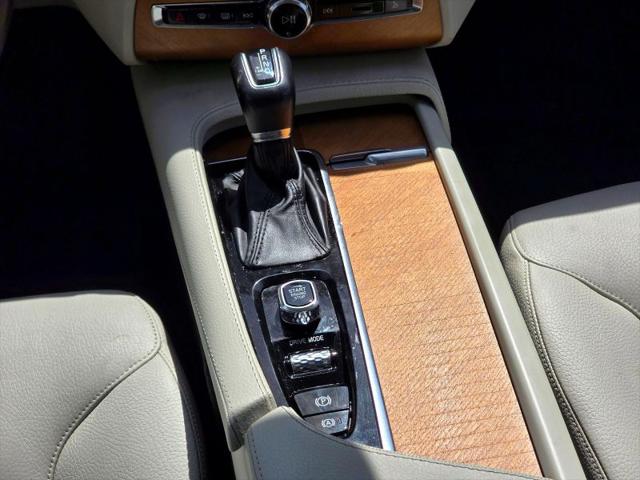 2021 Volvo XC90 T6 Momentum 7 Passenger