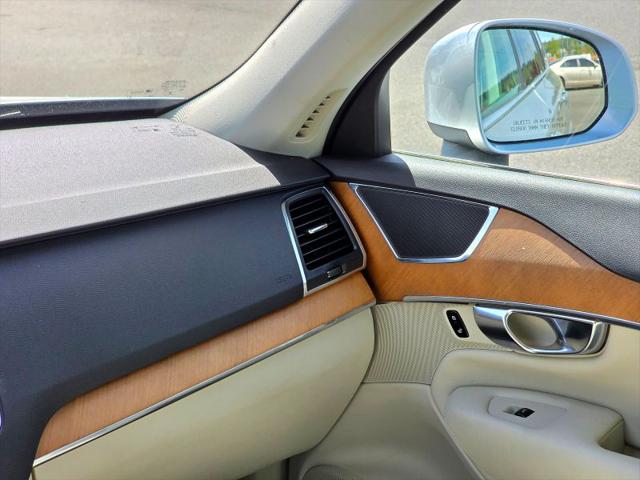 2021 Volvo XC90 T6 Momentum 7 Passenger