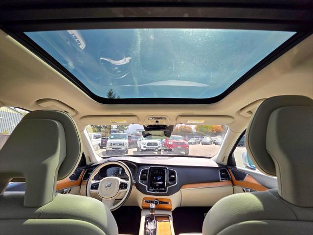 2021 Volvo XC90 T6 Momentum 7 Passenger
