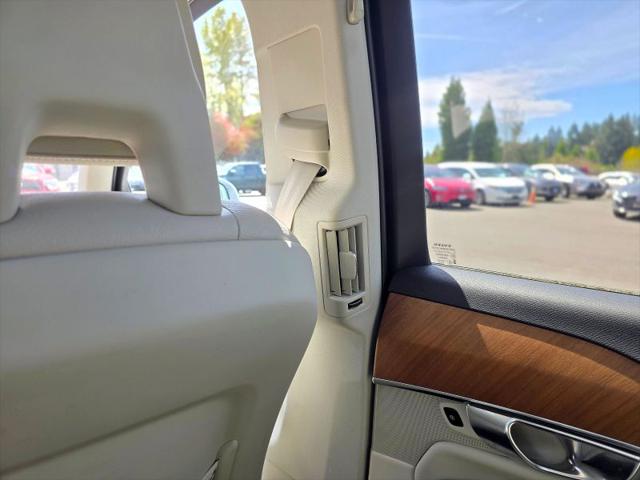 2021 Volvo XC90 T6 Momentum 7 Passenger