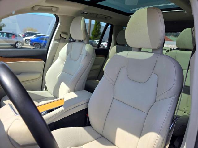 2021 Volvo XC90 T6 Momentum 7 Passenger