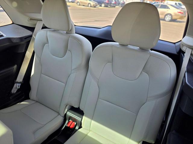 2021 Volvo XC90 T6 Momentum 7 Passenger