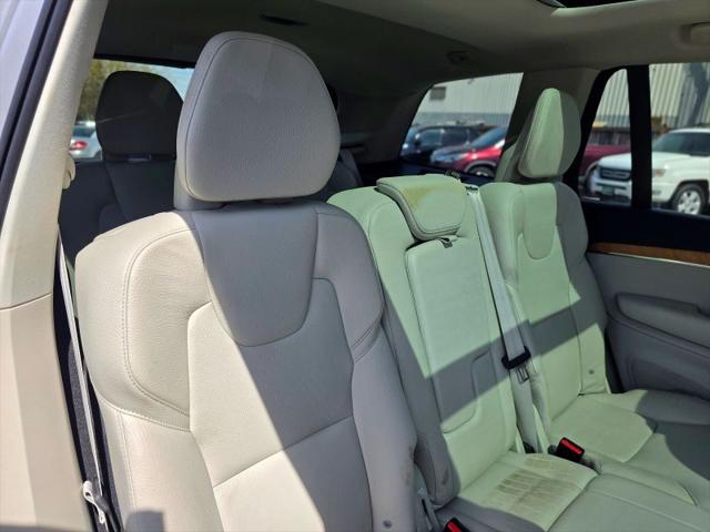 2021 Volvo XC90 T6 Momentum 7 Passenger