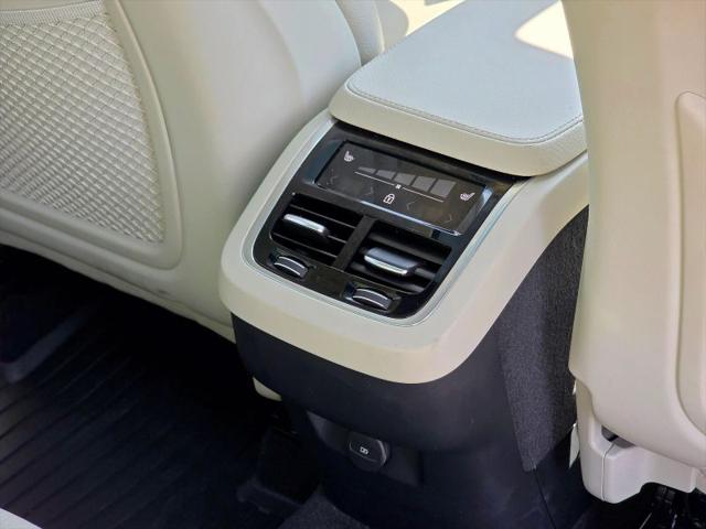 2021 Volvo XC90 T6 Momentum 7 Passenger