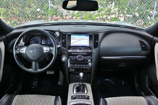 2017 INFINITI QX70 3.7