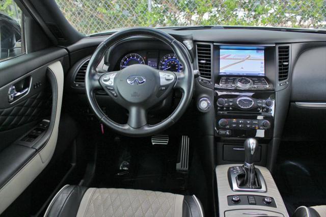 2017 INFINITI QX70 3.7