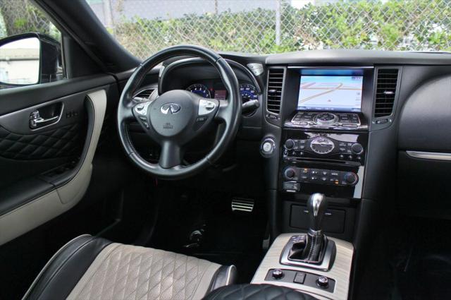 2017 INFINITI QX70 3.7