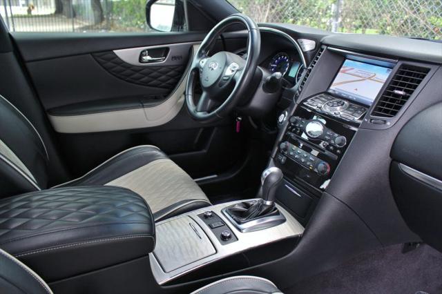 2017 INFINITI QX70 3.7