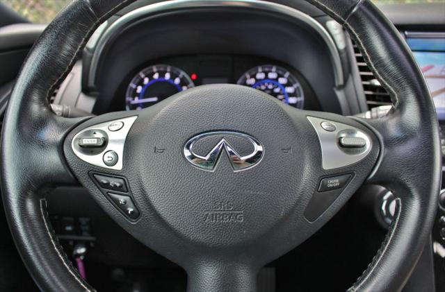 2017 INFINITI QX70 3.7