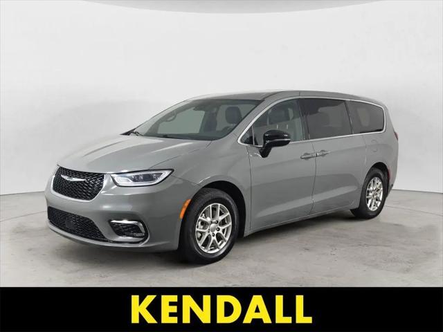 2025 Chrysler Pacifica Select for sale in Eugene, OR