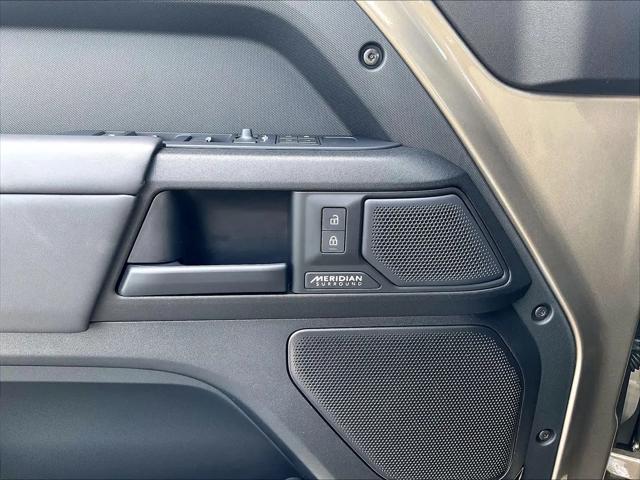 2025 Land Rover Defender P635 OCTA